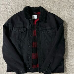 Men’s Old Navy Buffalo Plaid Fleece Lined Jean Jacket. Size XL. Great condition.